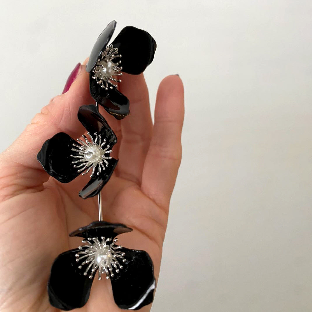 Triple Apple Flower Stud Earrings - Black